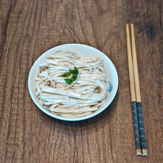 [FDN-36] 手工靚麵 (黑胡椒蘿蔔, 300g, 4束掛麵, 盒裝)